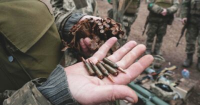 Copertina di Ucraina, ecco il decreto del governo: nel 2026 armi e aiuti civili e sanitari. Ok della Lega