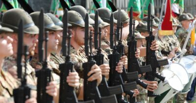 Copertina di Giorgia non taglia l’inno: a Chigi canta ancora il “Sì” finale