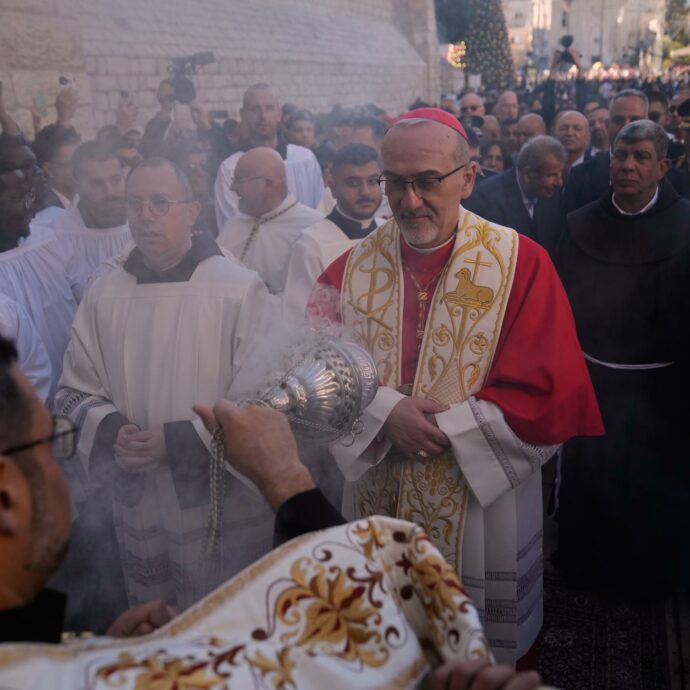 “Israele vieta la messa di Natale a Betlemme al vicepresidente palestinese”. Pizzaballa: “Dopo due anni di buio abbiamo bisogno di luce”