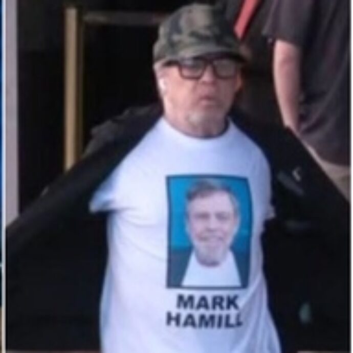 Il Luke Skywalker di “Star Wars” cammina per strada a Hollywood con la sua foto sulla maglietta ma nessuno lo riconosce: l’incredibile “esperimento” di Mark Hamill