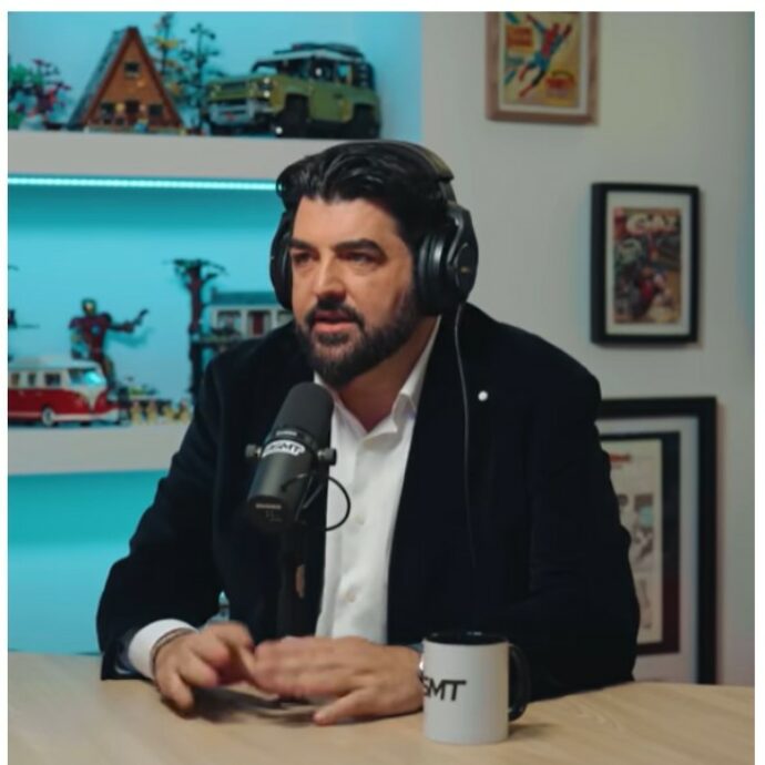 “Mio padre non accettava che facessi il cuoco. Mi disse: ‘Quando gli altri festeggiano, tu lavori, fai qualsiasi cosa ma non questo’”: così Antonino Cannavacciuolo