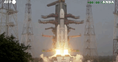 Copertina di L’India lancia nello spazio il razzo più pesante della sua storia. Modi: “Equipaggio sulla Luna entro il 2040”