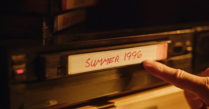 “Depressione di Natale? Guardate i vecchi filmati di famiglia, ecco perché la nostalgia ci fa bene”: i consigli della psicologa per affrontare il Christmas Blues