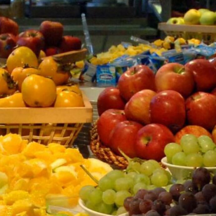 Soffocato da un pezzo di frutta: muore a 47 anni durante il pranzo della Vigilia