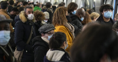 Copertina di Tre donne ferite con un coltello nella metro di Parigi: arrestato l’aggressore