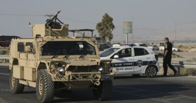 Copertina di Israele, investe un uomo e accoltella una donna: arrestato palestinese. Katz alle Idf: “Agite con forza in Cisgiordania”