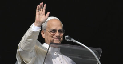 Copertina di Il Papa all’Angelus: “Chi oggi crede alla pace è spesso ridicolizzato e spinto fuori dal discorso pubblico”