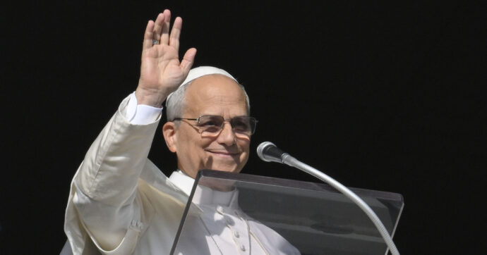 Leone XIV: “Le strategie militari non danno futuro all’umanità”. Vaticano smentisce viaggio del Papa negli Usa