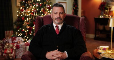 Copertina di “Il 2025 un anno fantastico per il fascismo, negli Stati Uniti di ‘Re Donnie VIII’ la tirannia prospera”: la stoccata di Jimmy Kimmel