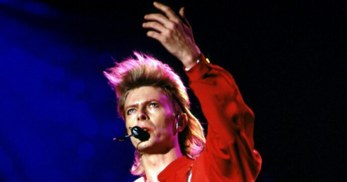 Copertina di 2016-2026, dieci anni senza David Bowie