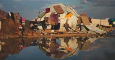 Copertina di A Gaza lottiamo contro il gelo,  le piogge e le bombe di Israele
