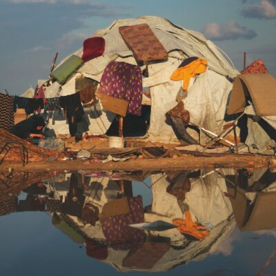 Copertina di A Gaza lottiamo contro il gelo,  le piogge e le bombe di Israele