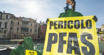 Copertina di Ue: niente bando per i Pfas: “Indispensabili per le armi”