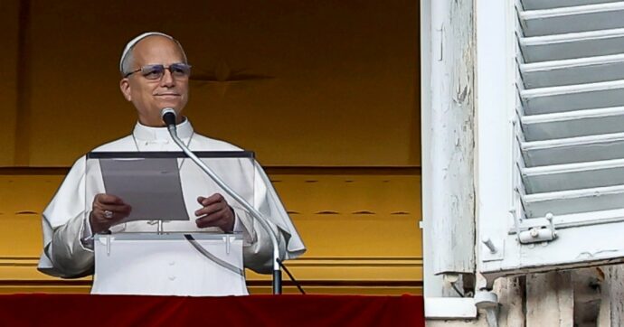 Copertina di Attacco ai bellicisti: “Chi parla di pace viene  ridicolizzato”