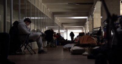 Copertina di Massiccio attacco missilistico russo nella regione di Kiev: il video delle esplosioni e le persone nei rifugi