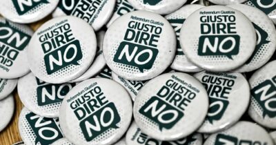 Copertina di Conte in campo per sostenere  la raccolta  delle firme