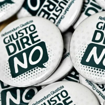 Copertina di Referendum, il No recupera 3 punti nei sondaggi. Vola la raccolta firme: superata quota 470mila