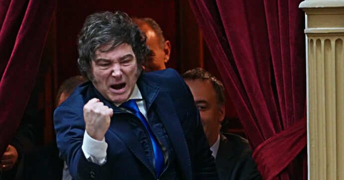 La guerra sul calcio argentino: imputato il presidente federale Tapia, Milei vuole riformare lo statuto delle società