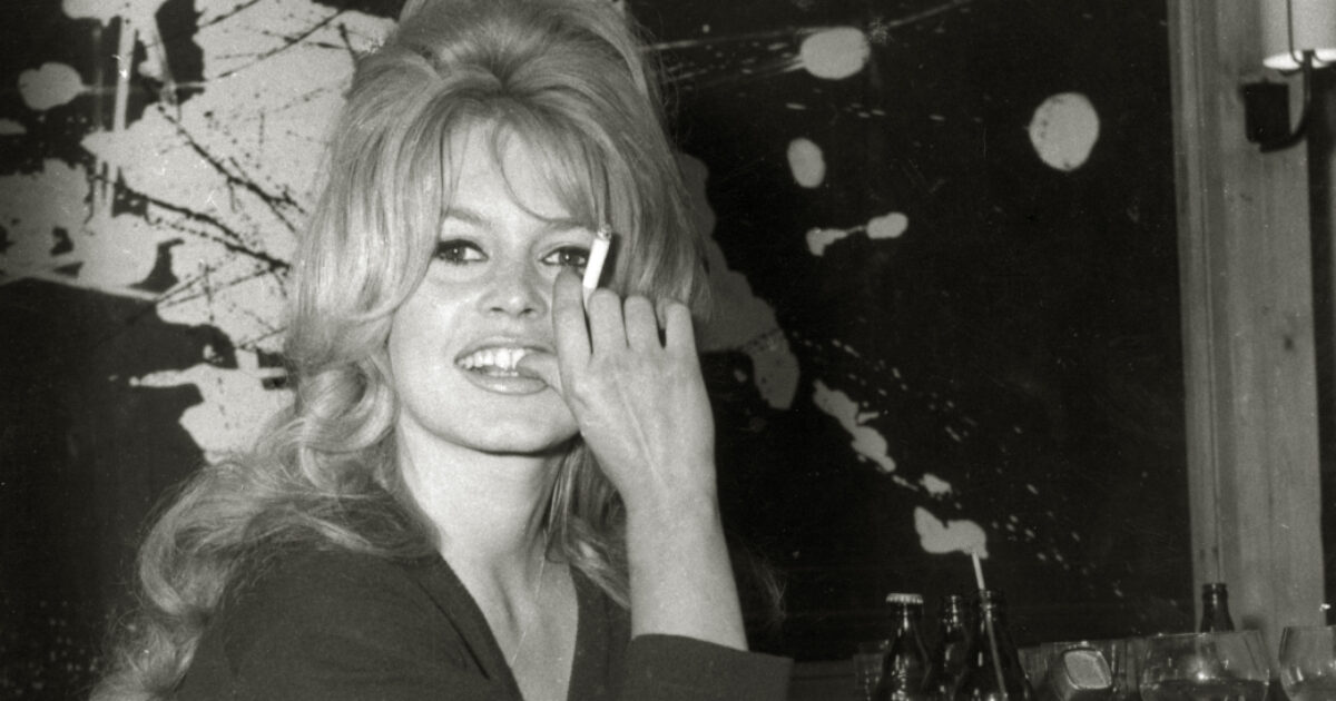 Dal bikini allo scollo “alla Bardot”, dalla Riviera al prêt-à-porter: così Brigitte Bardot ha cambiato per sempre la moda