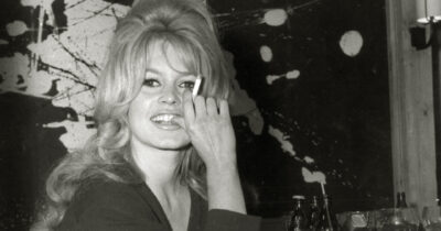 Copertina di Dal bikini allo scollo “alla Bardot”, dalla Riviera al prêt-à-porter: così Brigitte Bardot ha cambiato per sempre la moda