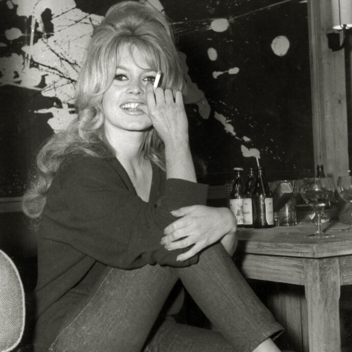 Dal bikini allo scollo “alla Bardot”, dalla Riviera al prêt-à-porter: così Brigitte Bardot ha cambiato per sempre la moda