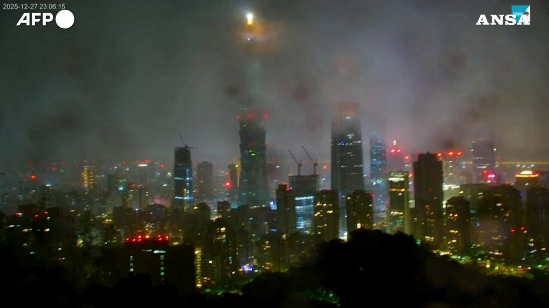 Terremoto di magnitudo 7.0 colpisce il nord-ovest di Taiwan: la scossa ripresa dalle telecamere di videosorveglianza a Taipei