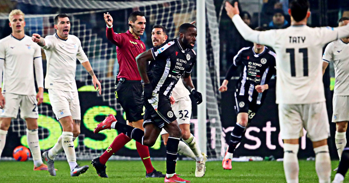 Due tocchi di mano e il gol: furia Lazio per il pari dell’Udinese. Ma l’episodio divide anche Marelli e Calvarese