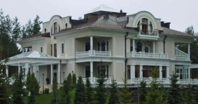 Copertina di Russia-Ucraina, l’accusa di Mosca: “Abbattuti 91 droni inviati da Kiev contro la residenza di Putin a Novgorod”. Zelensky nega: “Menzogne per minare la pace”