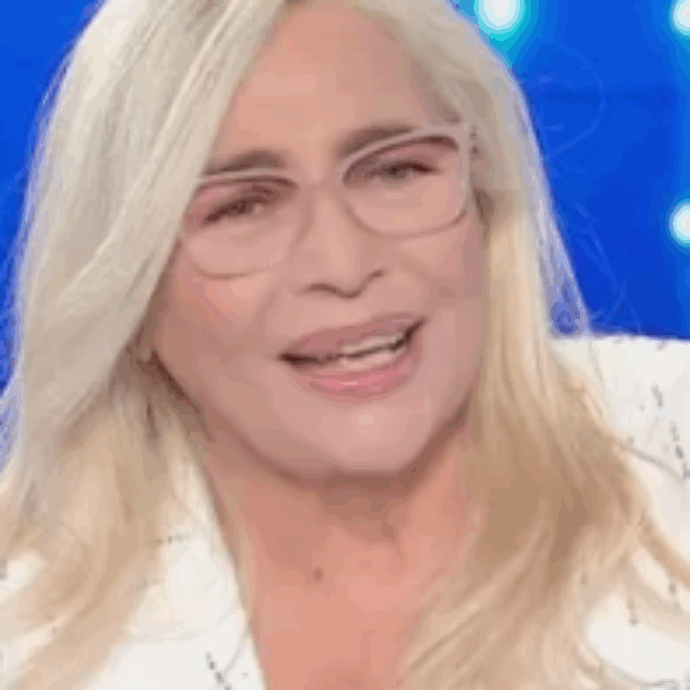 “Ma che stai a dì! Così sembra che ci siano state tensioni… vado d’accordo con voi che per sopportarvi mi faranno santa!”: il botta e risposta tra Mara Venier e Teo Mammucari a Domenica In