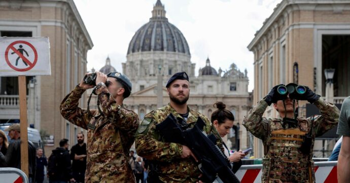 Copertina di Militari in strada, lite FdI-Lega Per Crosetto +30mila soldati 