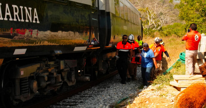 Treno interoceanico con 250 persone a bordo deraglia in Messico: almeno 13 morti e 98 feriti