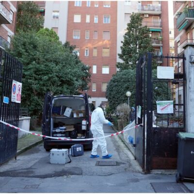 Copertina di Giovane donna trovata morta in un cortile a Milano. “Potrebbe essere stata violentata e uccisa”