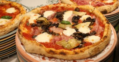 Copertina di In pizzeria per festeggiare la madre, muore davanti a lei soffocato da un boccone