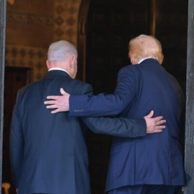 Copertina di La sfida di Hamas: “Non rinunceremo alle armi”. Trump dopo l’incontro con Netanyahu: “Pagherete un prezzo”