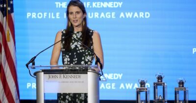 Copertina di Tatiana Schlossberg morta, la nipote di JFK aveva detto: “Ho un cancro e ho aggiunto una nuova tragedia alla vita della nostra famiglia”