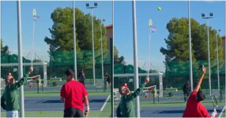 Copertina di Un mini-canestro per servire meglio: l’esercizio (criticato) del nuovo coach di Alcaraz – Video