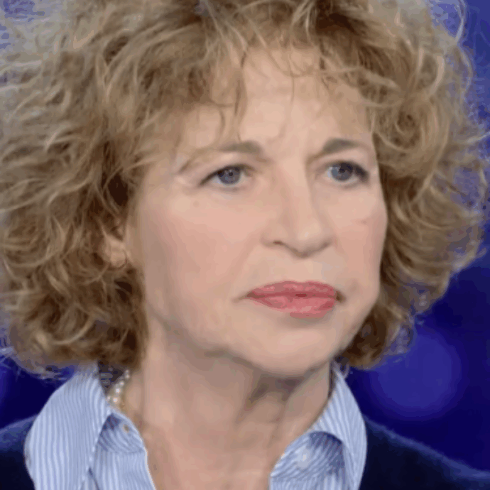 “Mi sono tolta 5 anni d’età perché me l’hanno suggerito. Dicevano che dopo i 40 per un’attrice è difficile lavorare. Ora ne ho quasi 76 e non ho mai lavorato tanto”: parla Anna Galiena