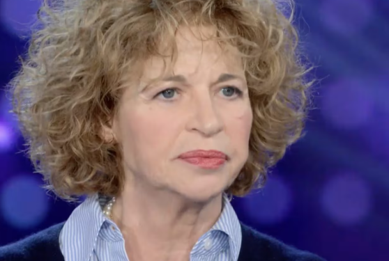 “Mi sono tolta 5 anni d’età perché me l’hanno suggerito. Dicevano che dopo i 40 per un’attrice è difficile lavorare. Ora ne ho quasi 76 e non ho mai lavorato tanto”: parla Anna Galiena