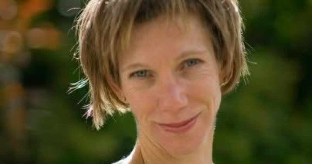 “La triatleta è stata dilaniata da uno squalo”: a distanza di una settimana dalla scomparsa mentre nuotava con gli amici, la tragica scoperta dei resti di Erica Fox