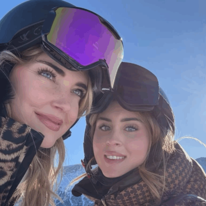 “Mi hai insegnato che si può essere così felici da spaventarsi. Grazie per esserti presa cura di me quando avevo bisogno e per quel messaggio”: Chiara Ferragni celebra il compleanno della sorella Valentina
