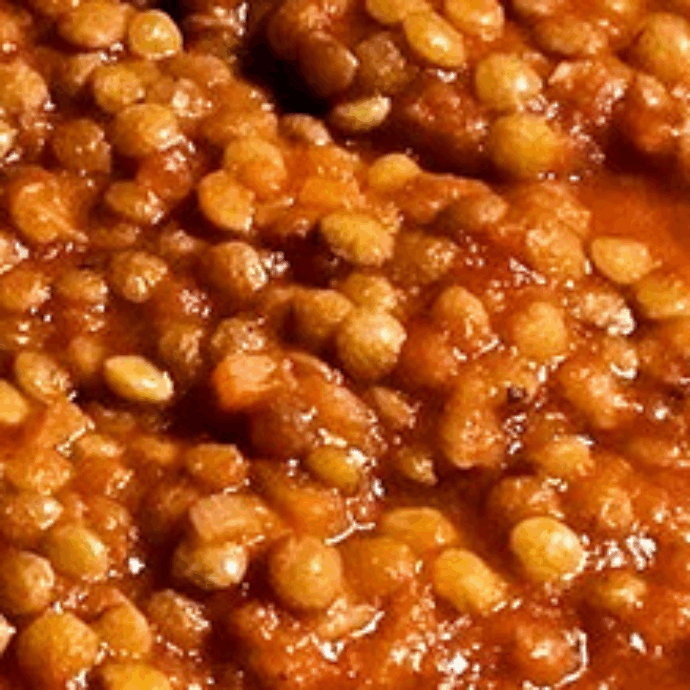 Al pranzo di Natale si abbuffa di lenticchie e rischia di morire: “Si è lacerato completamente l’esofago ed è arrivato in ospedale con la la sindrome di Boerhaave”