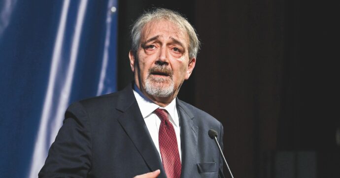 Il presidente Rocca indica il fratello del braccio destro