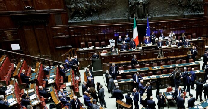 Copertina di Cdx. Crosetto ferma Lega (e La Russa) sui soldati Riarmo, Salvini dice “no”