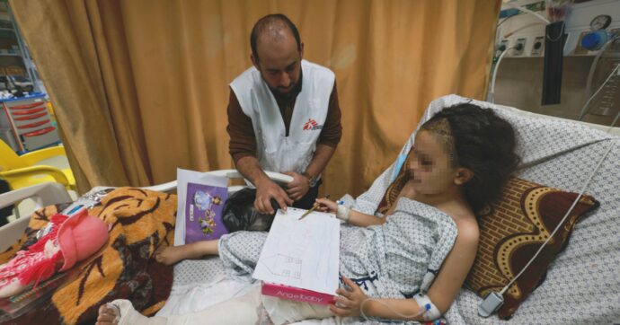 Copertina di Israele caccia 37 Ong: anche la Caritas e Msf 