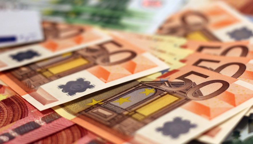 ‘Banda del buco’ ruba 30 milioni di euro da una banca in Germania: clienti disperati davanti all’ingresso