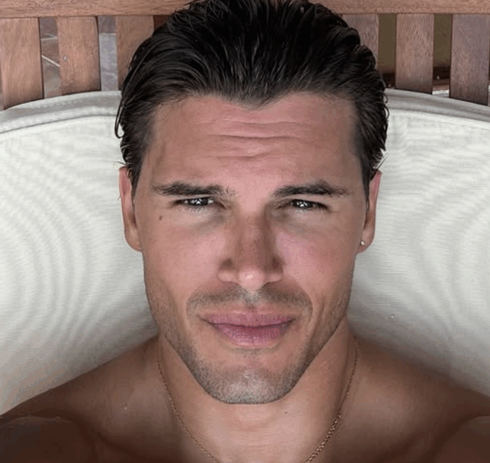 “Messaggi e avances a casa di Signorini, non avevo il coraggio di parlarne con nessuno. Il clamore mediatico? Avevo contratti con firme della moda, ci ho solo perso”: così Antonio Medugno