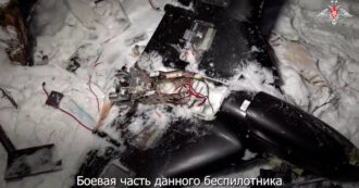 Copertina di “Ecco uno dei droni abbattuti durante l’attacco di Kiev su una residenza di Putin”: il video diffuso da Mosca