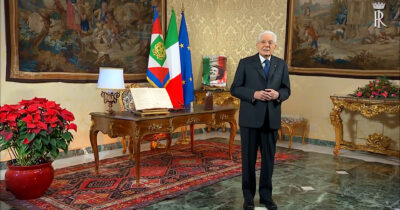 Copertina di Dal monito ai potenti per la pace all’appello ai giovani: il discorso di fine di Mattarella. Il video integrale