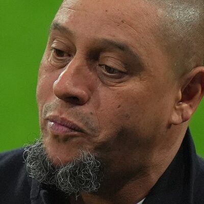 Copertina di Paura per Roberto Carlos: l’ex terzino del Brasile operato d’urgenza al cuore. Come sta ora