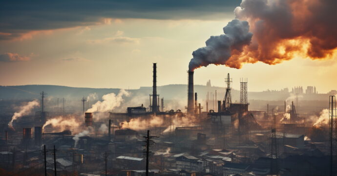 Entra in vigore la tassa europea sull’import di prodotti ad alta intensità di carbonio: come funziona e a chi si applica